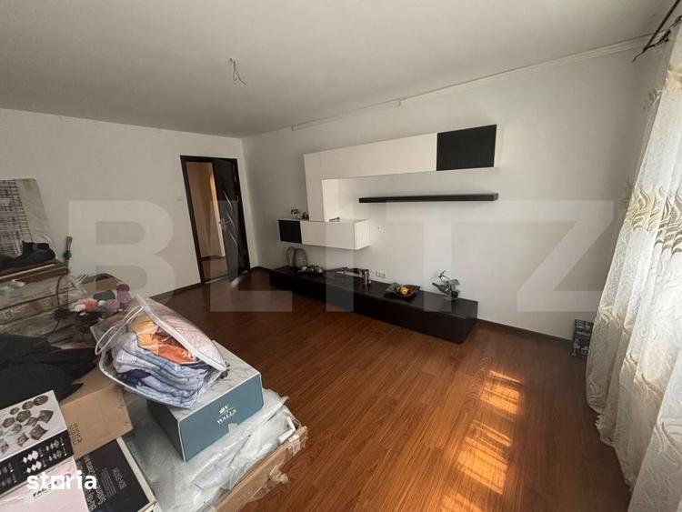 Apartament cu 3 camere decomandat în Micro 11