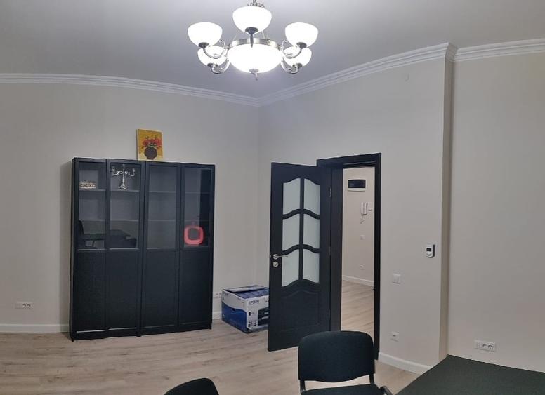 Birou, 72 mp în Central