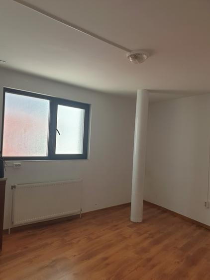 Birou, de 75 mp, în Podul de Piatră