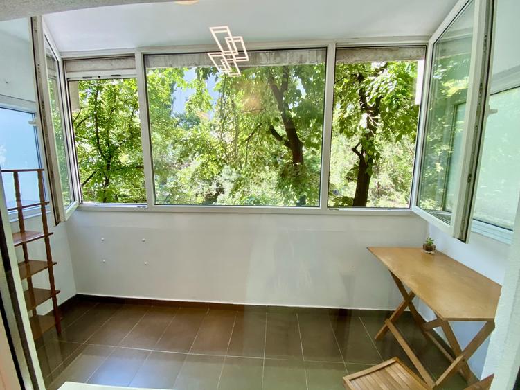 Apartament cu 4 camere semidecomandat, mobilat în Tineretului