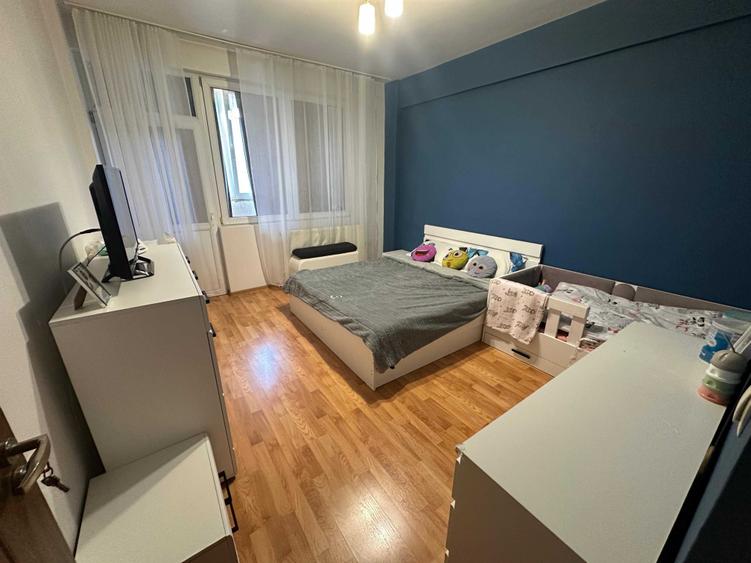 Apartament cu 3 camere decomandat în Criș
