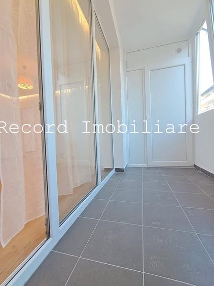 Apartament cu 3 camere semidecomandat în Florești