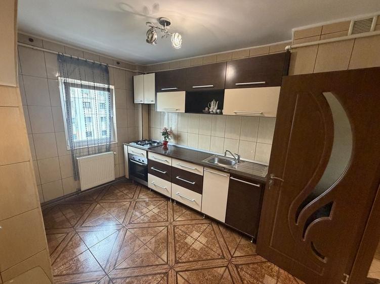Apartament cu 2 camere decomandat în Pajura