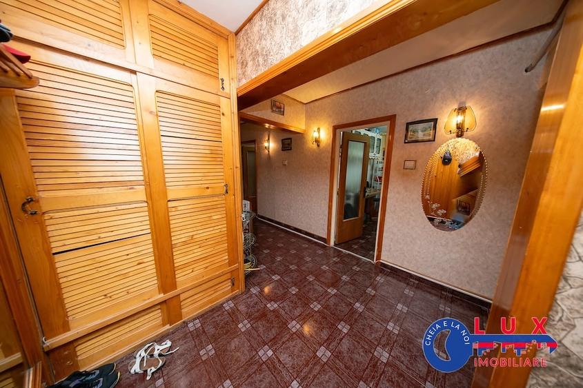 Apartament cu 3 camere decomandat în Babadag