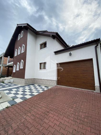 Casă individuală cu 7 camere cu Canalizare în Șelimbăr