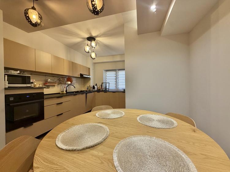 Apartament cu 3 camere decomandat, mobilat în Tipografilor