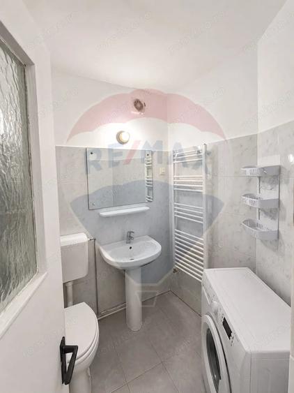 Apartament cu 3 camere decomandat în Capitol