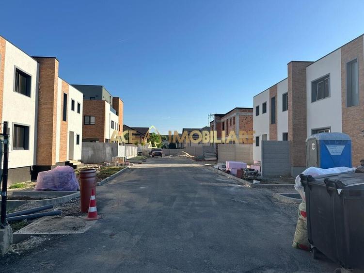 Duplex cu 4 camere cu Canalizare în Theodor Pallady