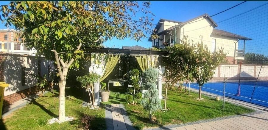 Casă individuală cu 4 camere cu Piscina în Balta Verde
