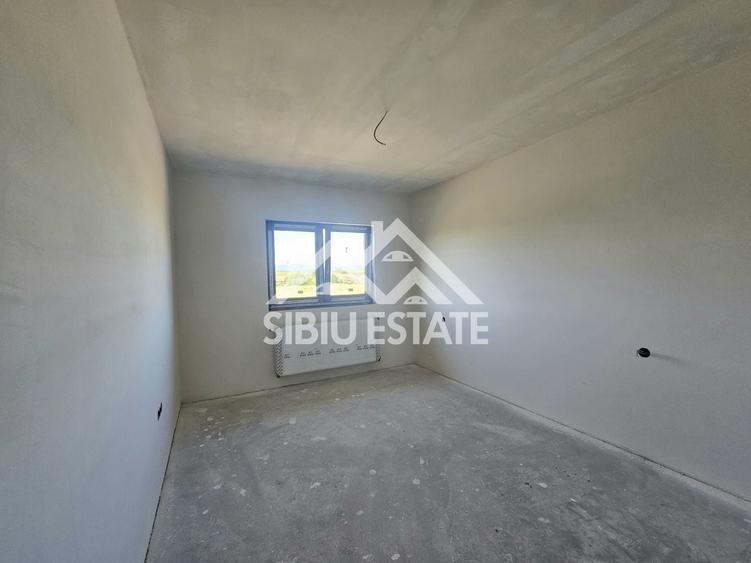 Duplex cu 5 camere cu Canalizare în Șura Mică