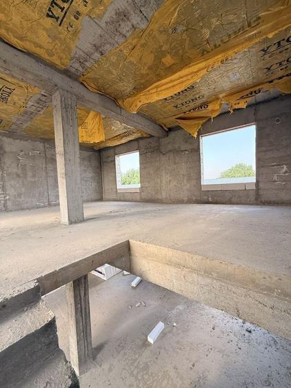 Casă individuală cu 4 camere cu Canalizare în Costi