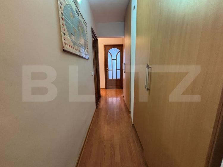 Apartament cu 3 camere decomandat, mobilat în Nicolina