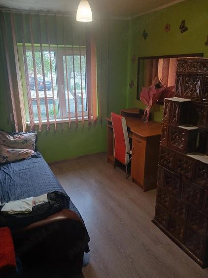 Apartament cu 3 camere decomandat în Grădiștea