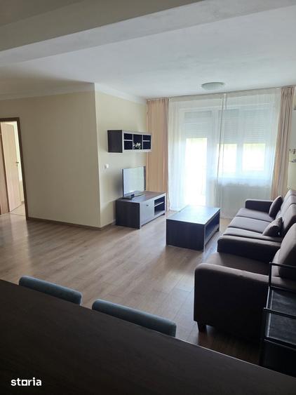 Apartament cu 3 camere în Cetate