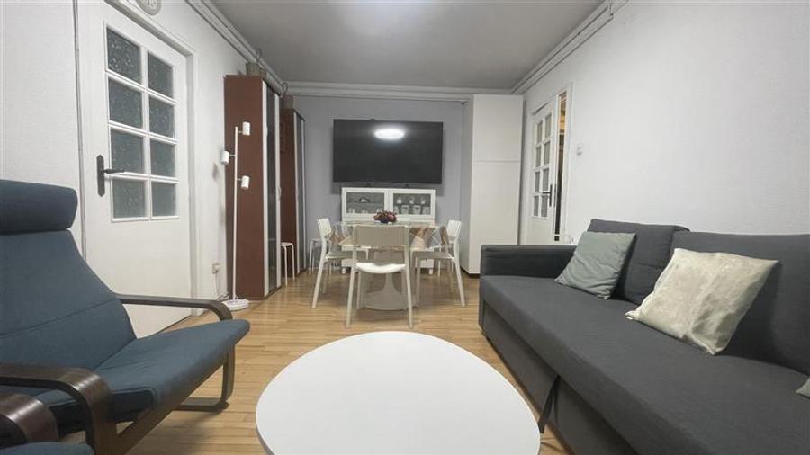 Apartament cu 2 camere semidecomandat, mobilat în Pajura