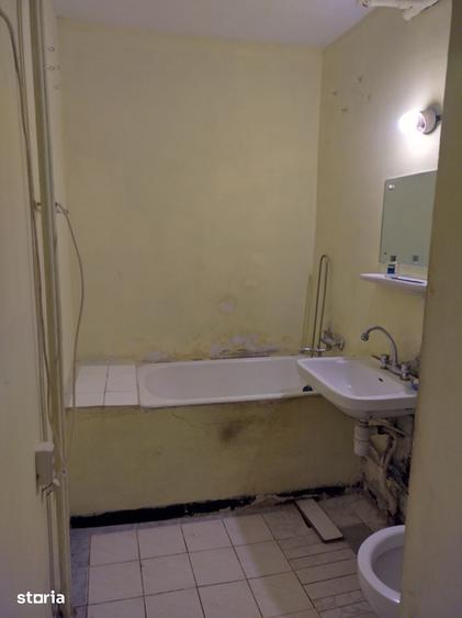 Apartament cu 2 camere semidecomandat în Ferentari
