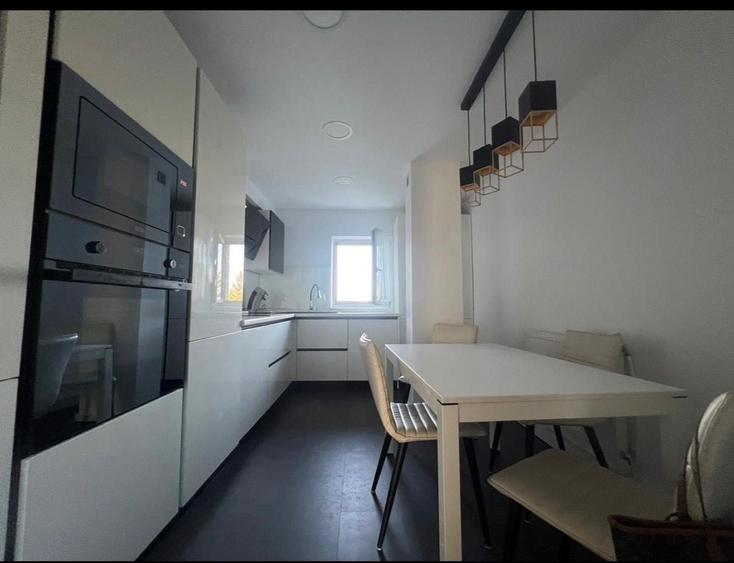 Apartament cu 3 camere decomandat în Exterior Vest