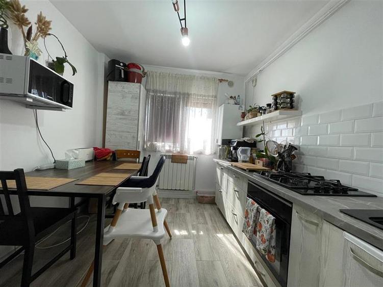 Apartament cu 2 camere decomandat, mobilat în Central