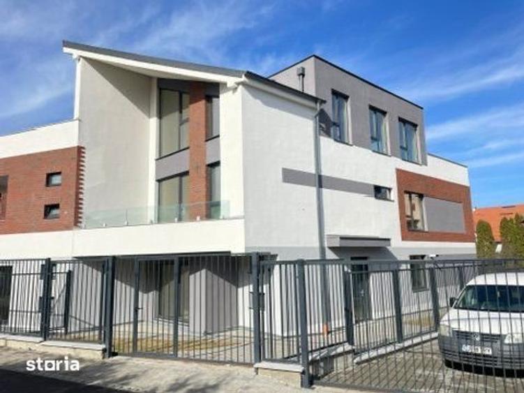 Casă cu 5 camere cu Teren 265 Mp în Câmpului