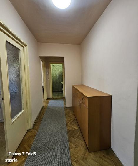 Apartament cu 3 camere decomandat în Central — fotografia 3