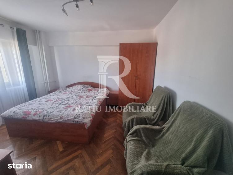 Garsonieră decomandată în Piața Centrală