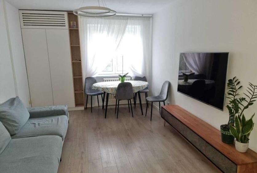Apartament cu 3 camere semidecomandat, mobilat în Ștefan cel Mare