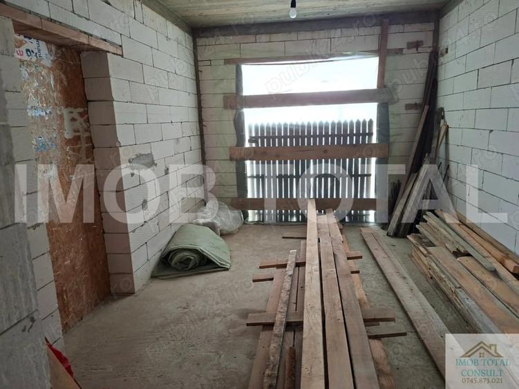 Casă cu Teren 954 Mp în Periferie