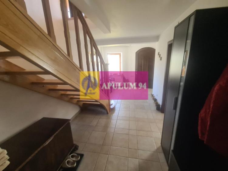 Casă individuală cu 9 camere cu Canalizare în Capul Câmpului