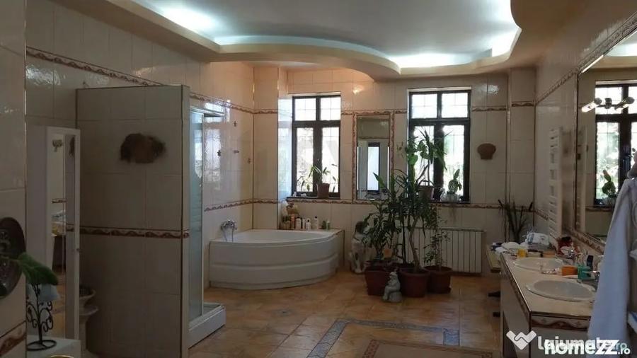 Casă cu 7 camere cu Teren 400 Mp în Cotroceni