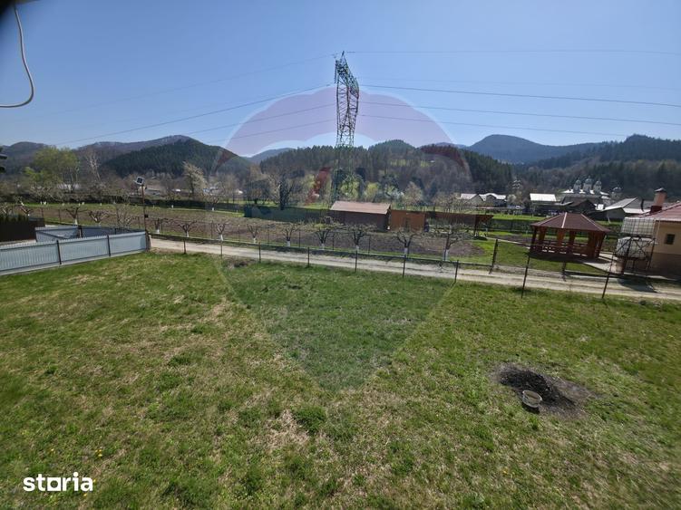 Casă cu 6 camere cu Teren 1680 Mp în Alexandru cel Bun