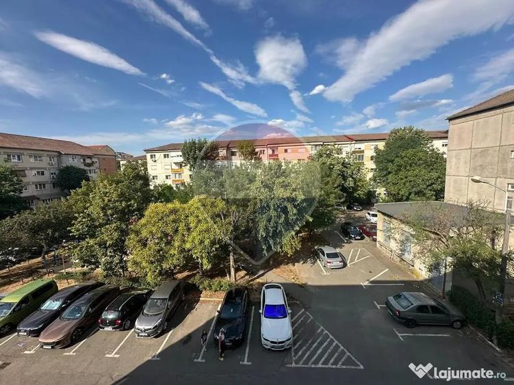 Apartament cu 3 camere decomandat în Rogerius