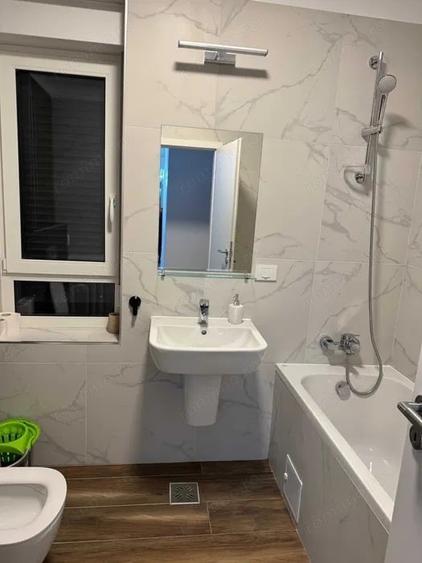 Apartament cu 3 camere semidecomandat în Central