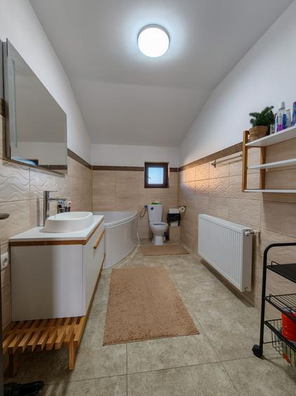 Casă individuală cu 5 camere cu Teren 500 Mp în Săbăreni
