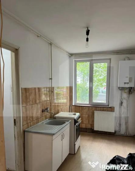 Apartament cu 3 camere decomandat în Sud