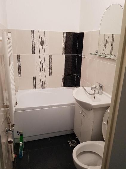 Apartament cu 2 camere semidecomandat în Centrul Civic