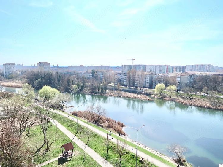 Apartament cu 3 camere semidecomandat în Sud