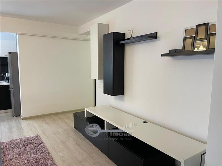 Apartament cu 3 camere semidecomandat în Valea Lupului
