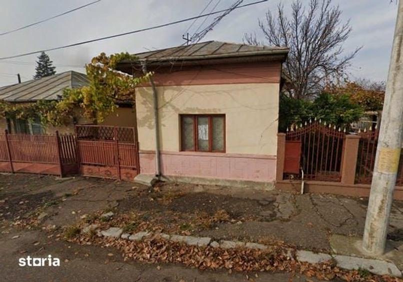 Casă cu 3 camere cu Teren 400 Mp în Central
