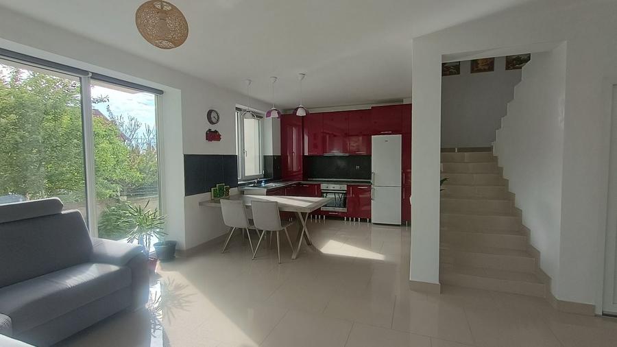 Casă cu 4 camere în Dosu Bricii