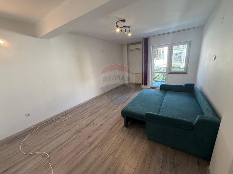 Apartament cu 2 camere decomandat în Central