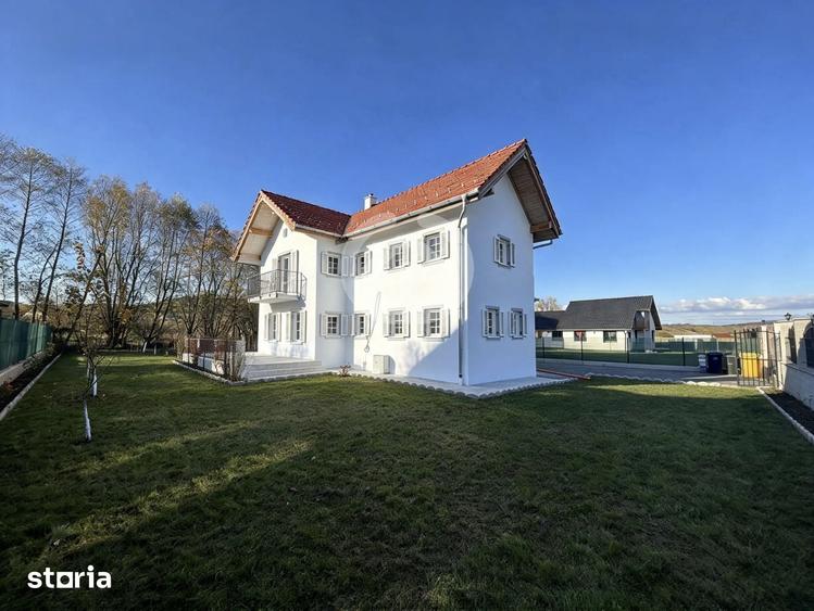 Casă cu 4 camere cu Teren 1000 Mp în Sadu