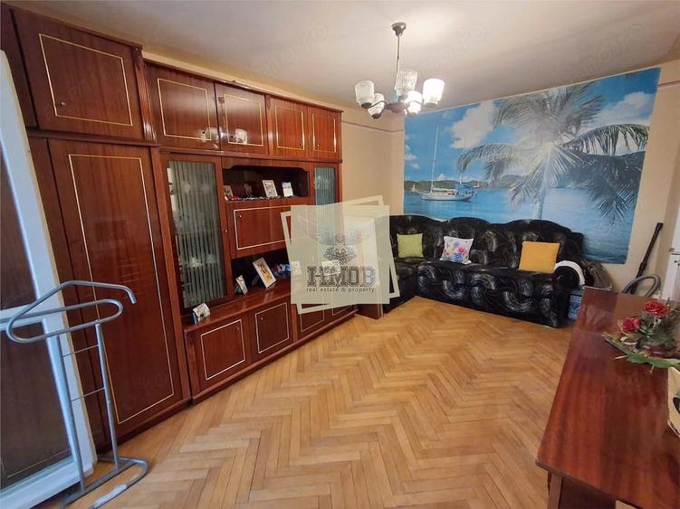 Apartament cu 3 camere decomandat în Central