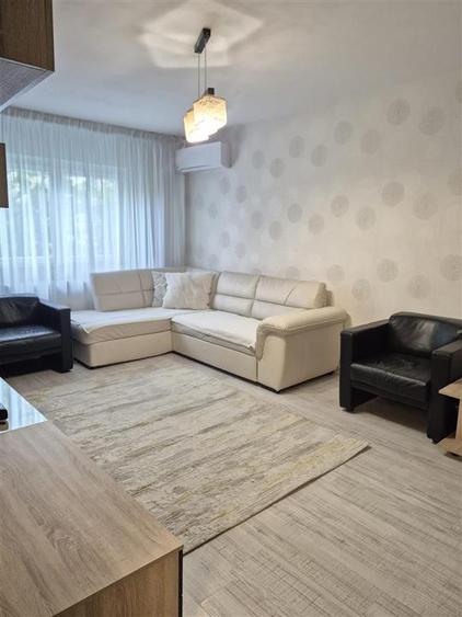 Apartament cu 3 camere decomandat în Nicolina