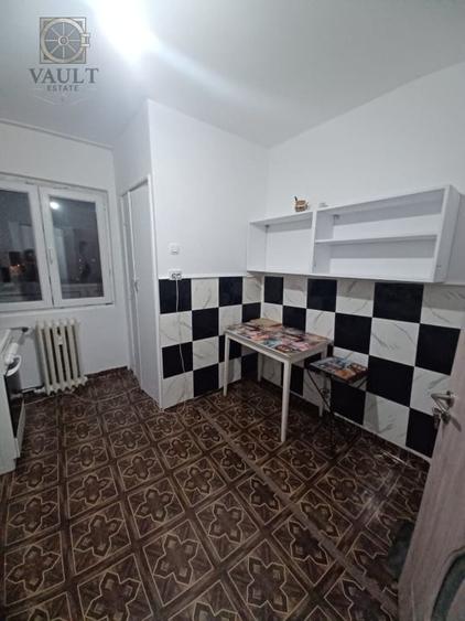 Apartament cu 3 camere semidecomandat în Pantelimon