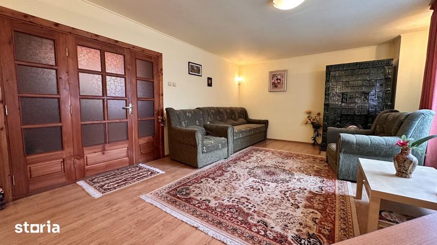 Casă cu 4 camere cu Teren 1800 Mp în Izvoarele