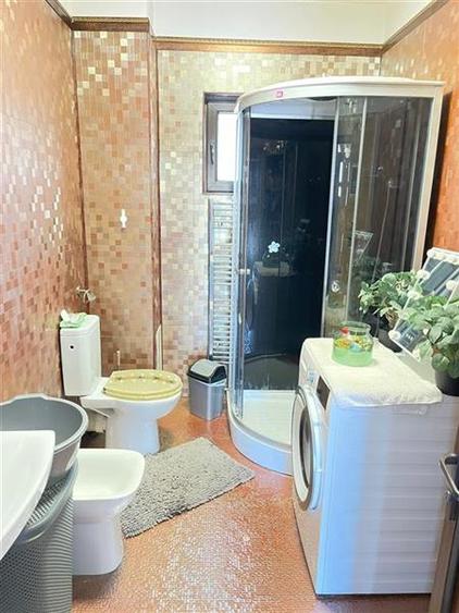 Casă individuală cu 5 camere cu Canalizare în Central
