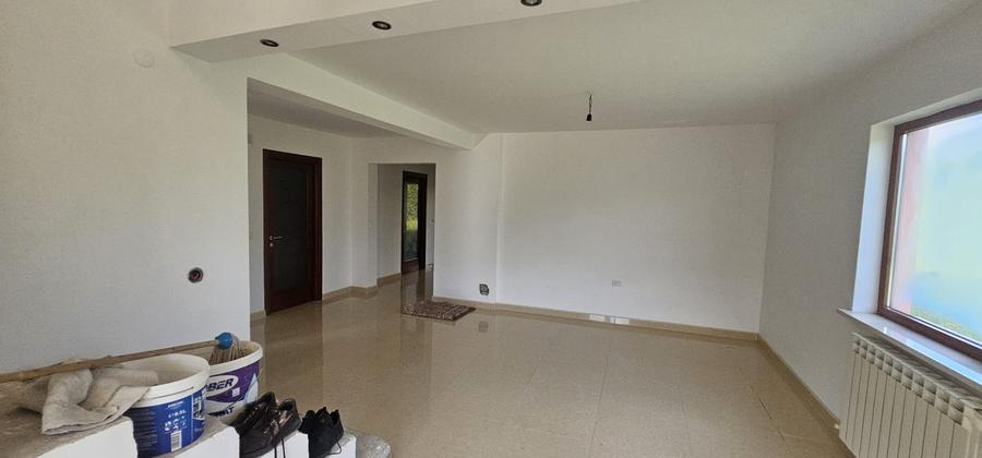 Casă individuală cu 5 camere cu Garaj în Frumoasa