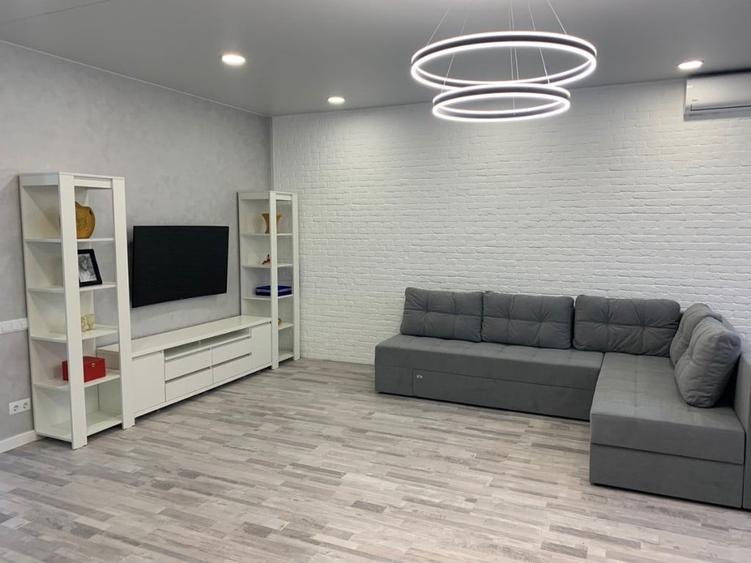 Apartament cu 2 camere decomandat în Victoriei