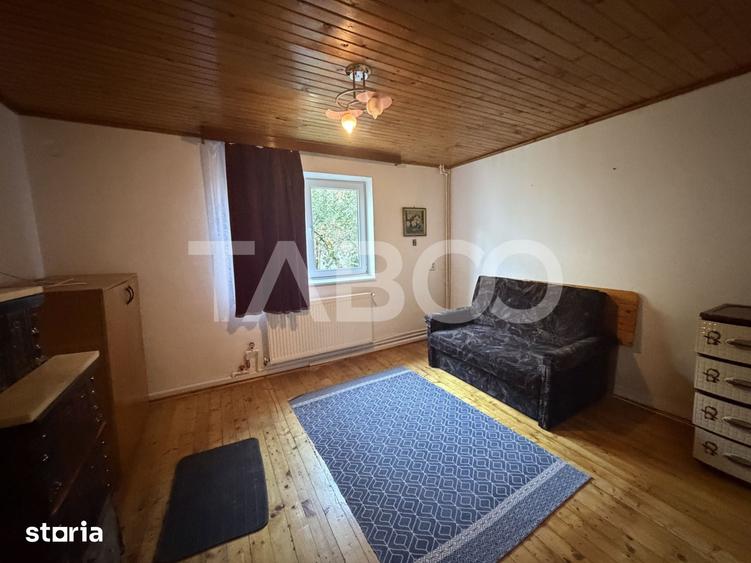 Casă cu 5 camere cu Teren 500 Mp în Recea