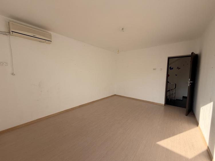 Casă individuală cu 5 camere cu Teren 329 Mp în Titan